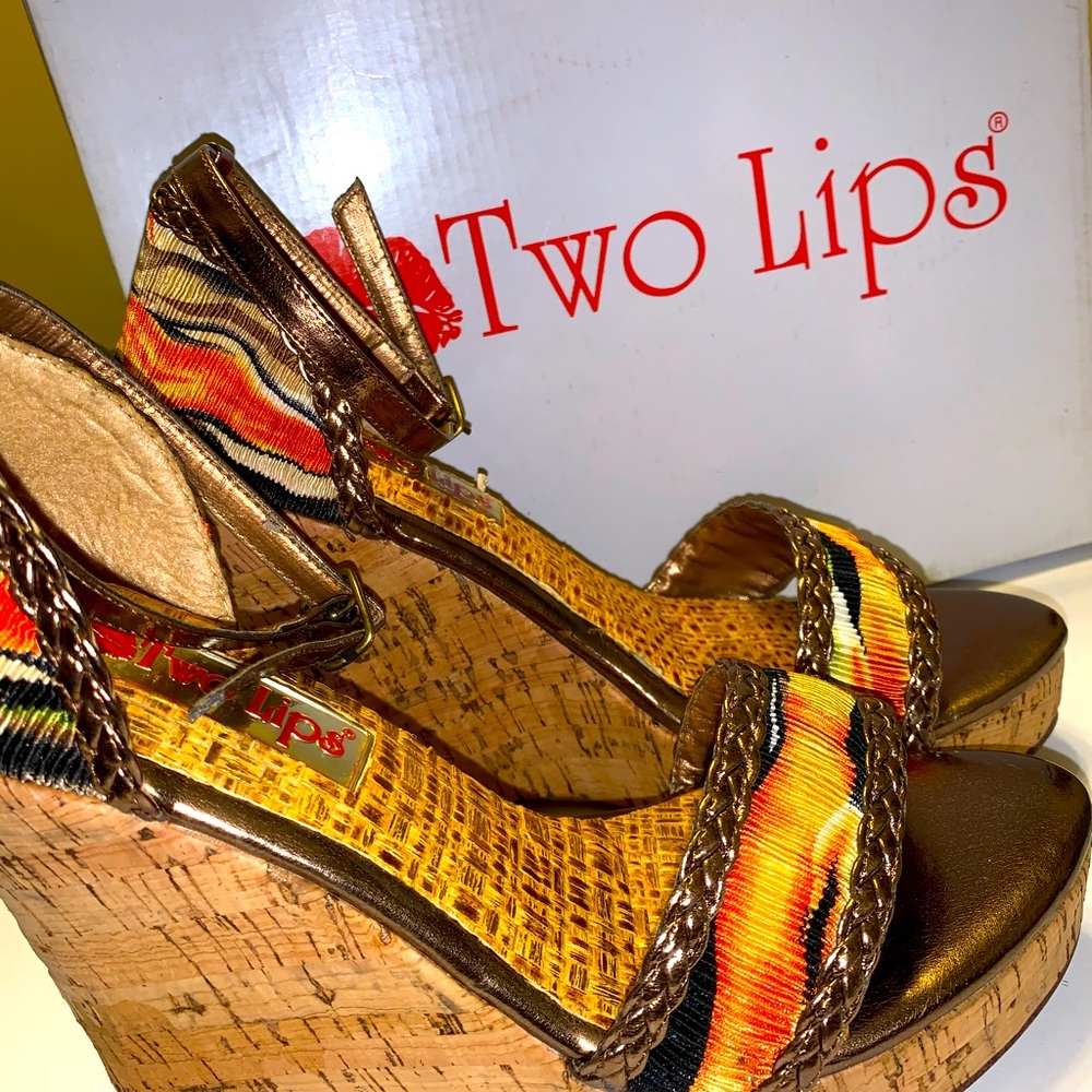 Two Lips Wedges